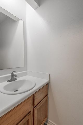 1228 Avenue O B, Huntsville, TX 77340