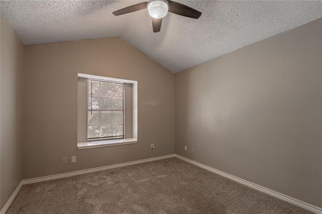 1228 Avenue O B, Huntsville, TX 77340