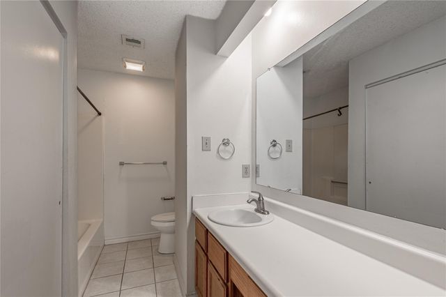 1228 Avenue O B, Huntsville, TX 77340