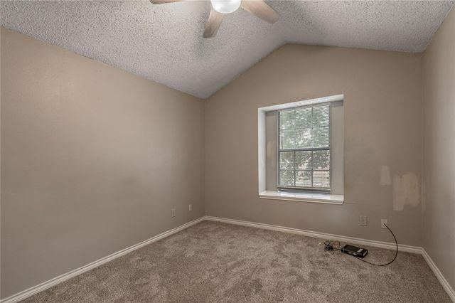 1228 Avenue O B, Huntsville, TX 77340