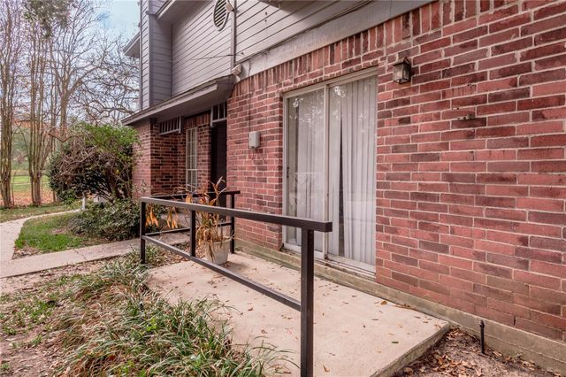 1228 Avenue O B, Huntsville, TX 77340