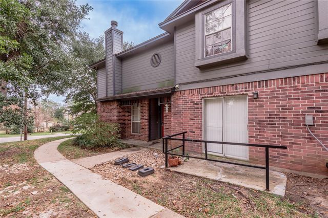 1228 Avenue O B, Huntsville, TX 77340