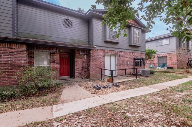 1228 Avenue O B, Huntsville, TX 77340