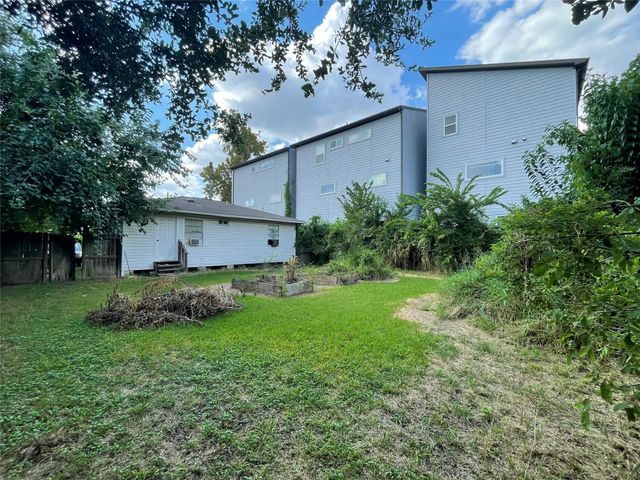 3718 Robertson Street, Houston, TX 77009