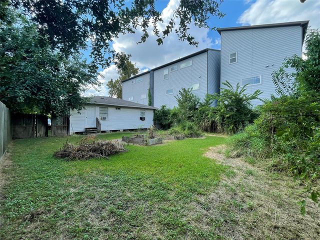 3718 Robertson Street, Houston, TX 77009