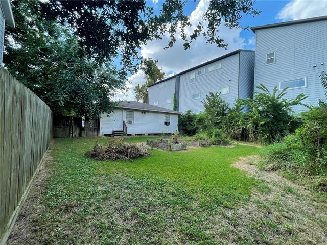 3718 Robertson Street, Houston, TX 77009