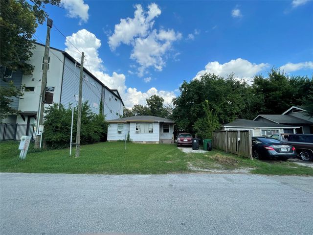 3718 Robertson Street, Houston, TX 77009
