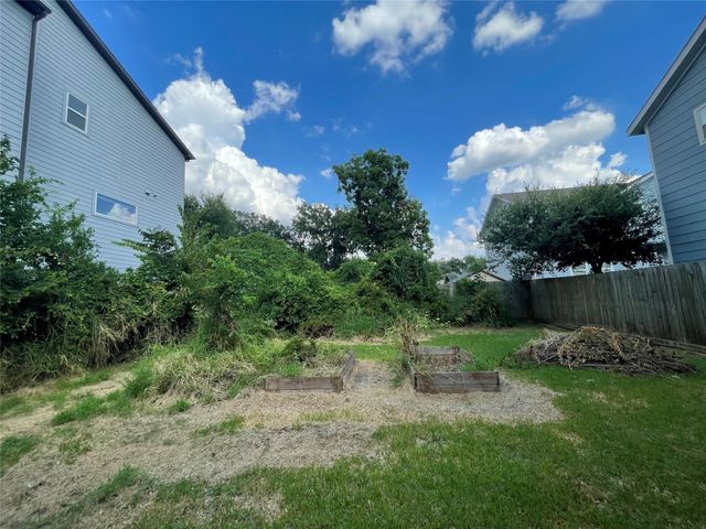 3718 Robertson Street, Houston, TX 77009
