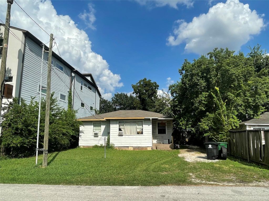 3718 Robertson Street, Houston, TX 77009