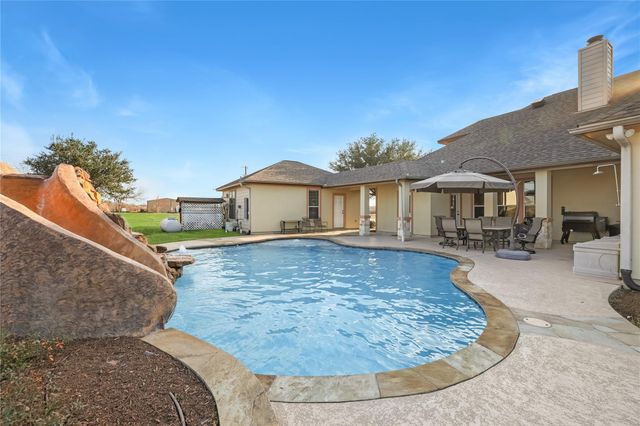 5657 County Road 405, Navasota, TX 77868