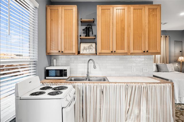 5657 County Road 405, Navasota, TX 77868