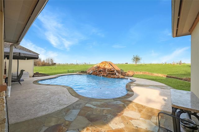 5657 County Road 405, Navasota, TX 77868