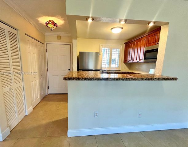 14500 SW 88 AV 211, Palmetto Bay, FL 33176