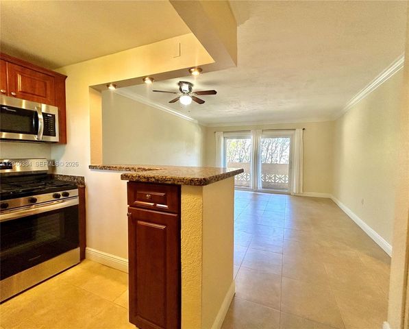 14500 SW 88 AV 211, Palmetto Bay, FL 33176
