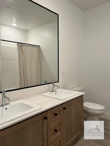 2710 E Tamarind Drive, Fresno, CA 93730