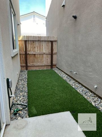 2710 E Tamarind Drive, Fresno, CA 93730