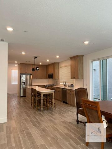 2710 E Tamarind Drive, Fresno, CA 93730