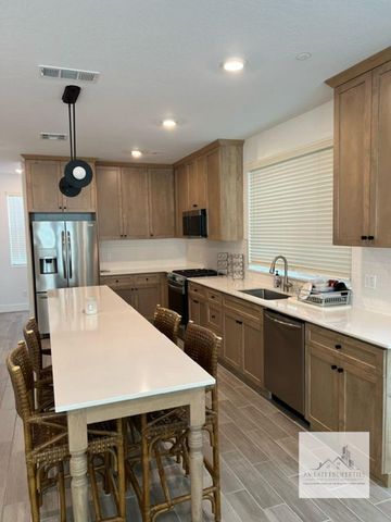 2710 E Tamarind Drive, Fresno, CA 93730