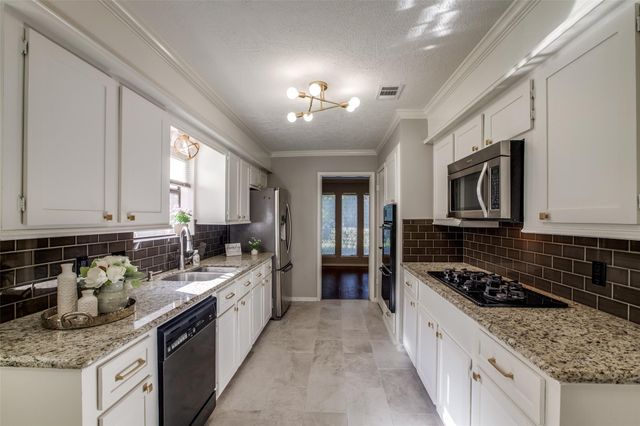 24 E Torch Pine Circle, The Woodlands, TX 77381