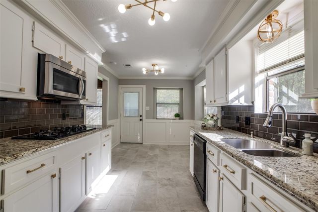 24 E Torch Pine Circle, The Woodlands, TX 77381