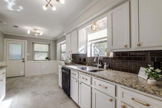 24 E Torch Pine Circle, The Woodlands, TX 77381