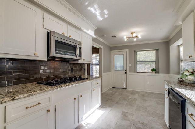 24 E Torch Pine Circle, The Woodlands, TX 77381