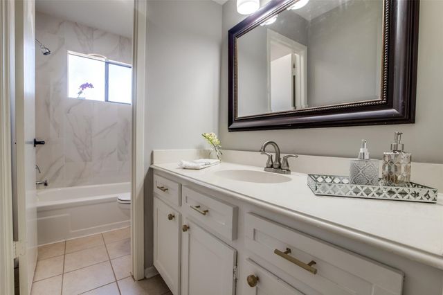 24 E Torch Pine Circle, The Woodlands, TX 77381