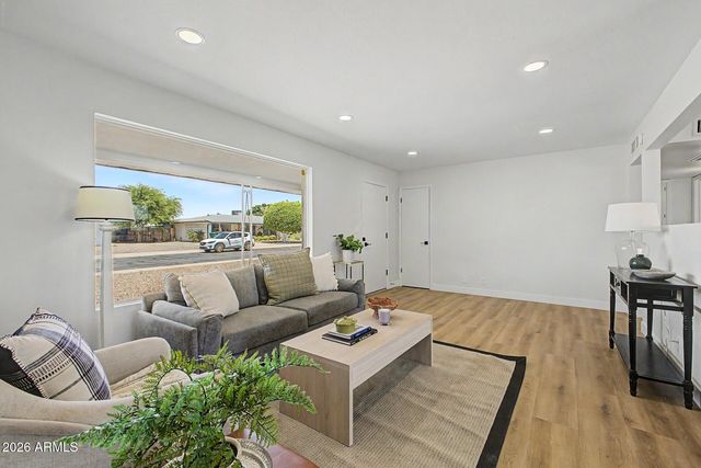 5325 E DES MOINES Street, Mesa, AZ 85205