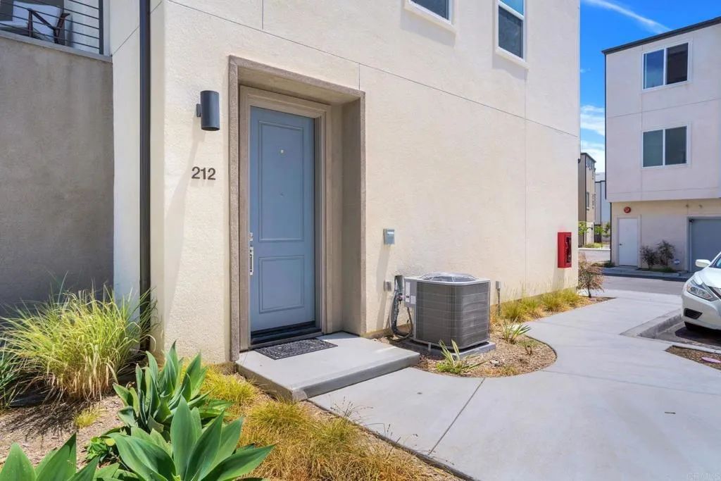 5406 Beach Bluff Lane 212, San Diego, CA 92154