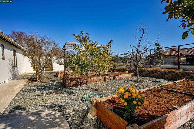 6010 Kolb Ranch Dr, Pleasanton, CA 94588