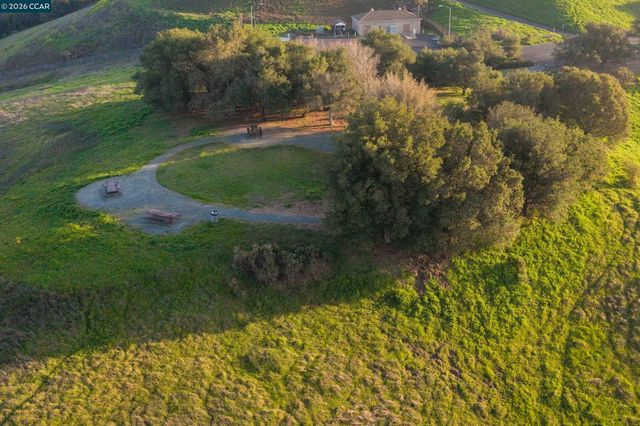 6010 Kolb Ranch Dr, Pleasanton, CA 94588