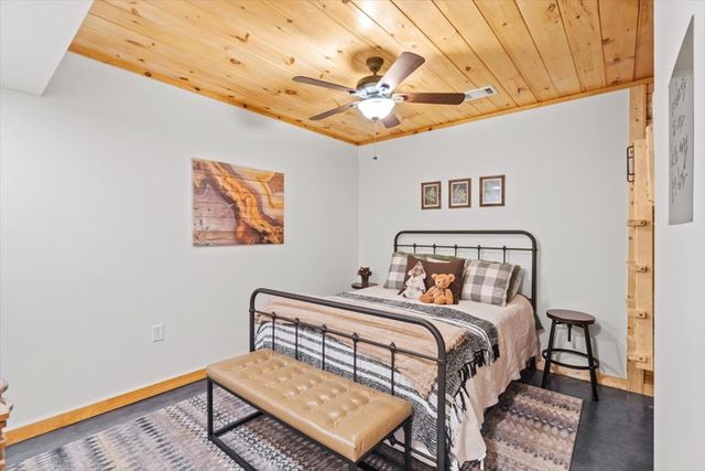 61 Grove Lane, Ellijay, GA 30540