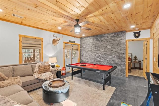 61 Grove Lane, Ellijay, GA 30540