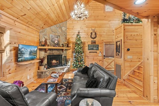 61 Grove Lane, Ellijay, GA 30540