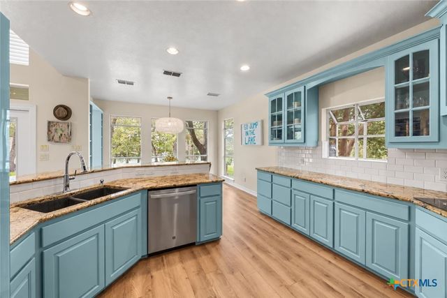 450 Three Oaks Road, Seguin, TX 78155