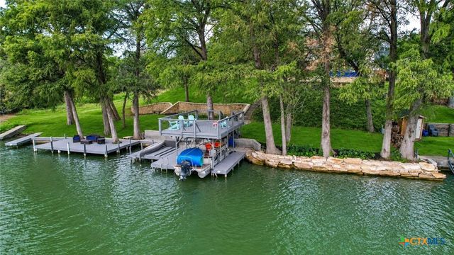 450 Three Oaks Road, Seguin, TX 78155