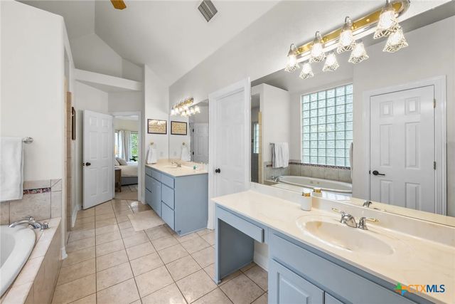 450 Three Oaks Road, Seguin, TX 78155