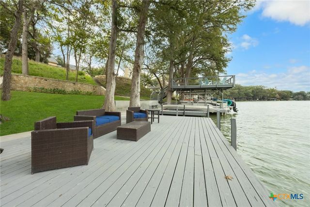 450 Three Oaks Road, Seguin, TX 78155