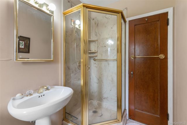 81-11 77th Avenue, Glendale, NY 11385