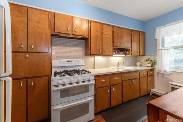 81-11 77th Avenue, Glendale, NY 11385