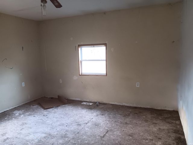 7775 E Church Street, Dugger, IN 47848