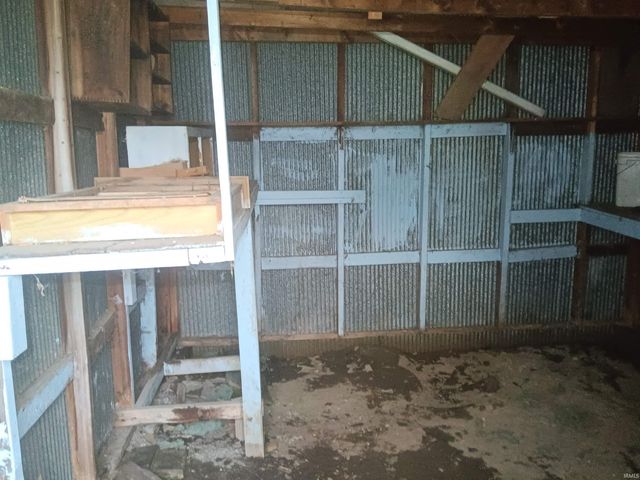 7775 E Church Street, Dugger, IN 47848