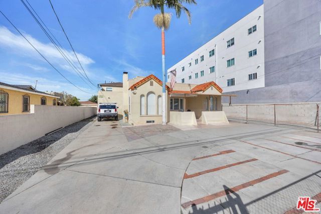 10613 S Inglewood Avenue, Inglewood, CA 90304