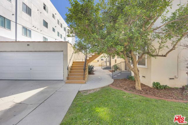 10613 S Inglewood Avenue, Inglewood, CA 90304