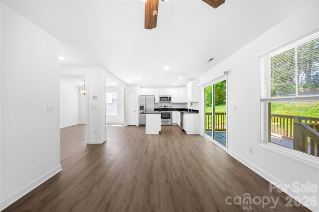 240 Valleybrook Lane, Troutman, NC 28166