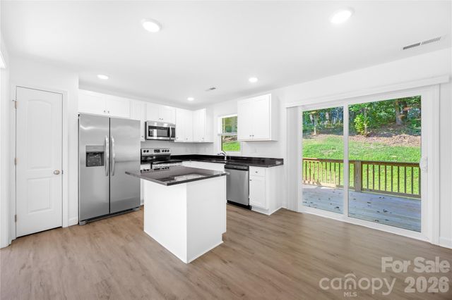 240 Valleybrook Lane, Troutman, NC 28166