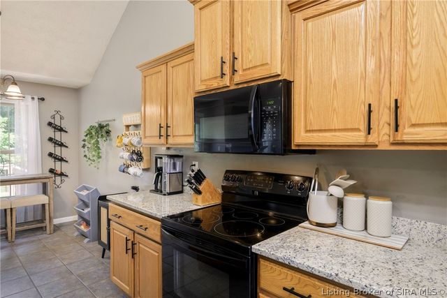 2031 Sterling Oaks Drive, Sellersburg, IN 47172