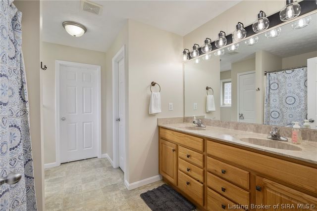 2031 Sterling Oaks Drive, Sellersburg, IN 47172