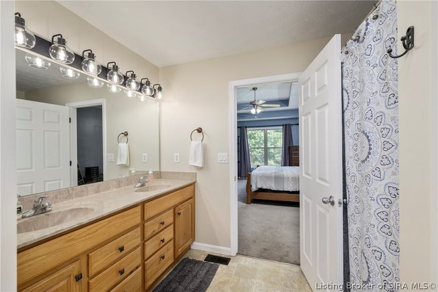 2031 Sterling Oaks Drive, Sellersburg, IN 47172