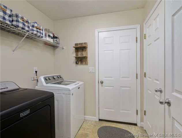 2031 Sterling Oaks Drive, Sellersburg, IN 47172